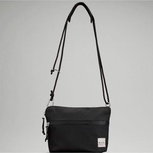 Lululemon Patch Logo Crossbody Bag 2.5L